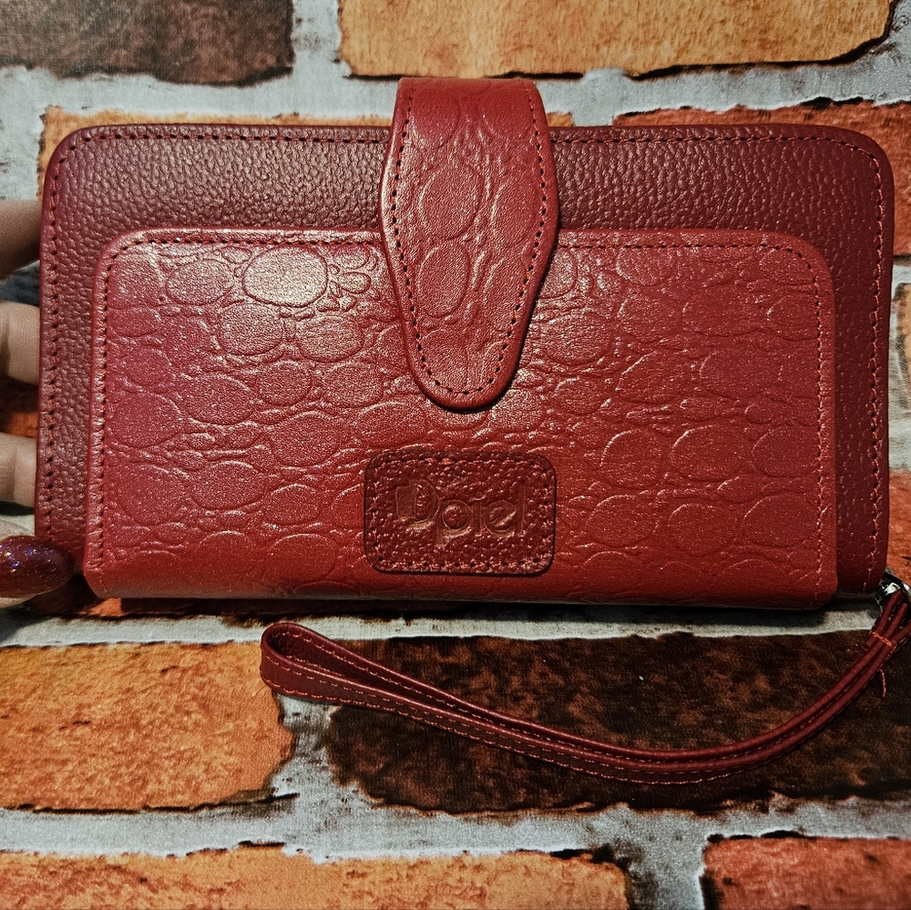 #582- Red Leather Textured Wristlet Wallet